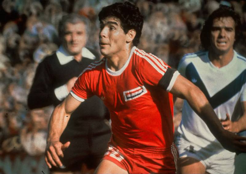 Diego Maradona Số Áo - Huyền Thoại Không Thể Thay Thế 2 Argentinos Juniors (1976-1981): Số áo 16 – Khởi đầu của một huyền thoại