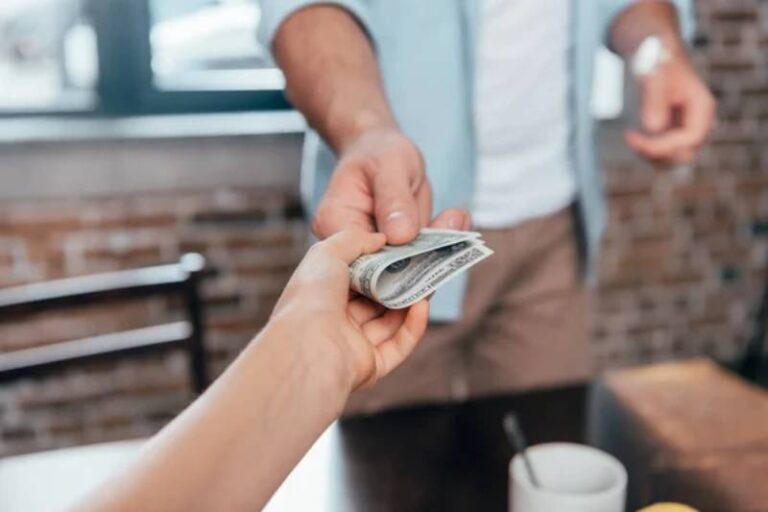 Nằm Mơ Thấy Đàn Ông Cho Tiền Đánh Số Gì Bao Ăn? 22 Nằm Mơ Thấy Đàn Ông Cho Tiền Đánh Số Gì Bao Ăn?